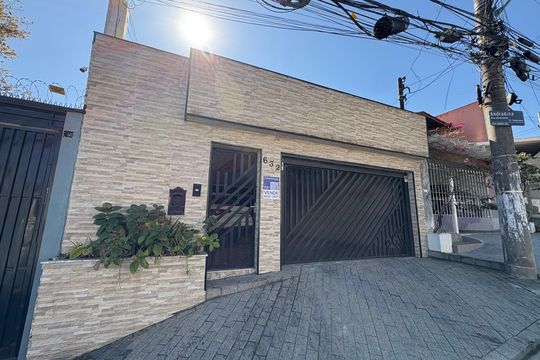 Fachada de casa à venda com 5 quartos, 320m² em Vila Valparaíso, Santo André