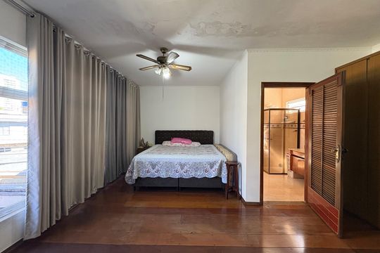 Suite de casa à venda com 5 quartos, 320m² em Vila Valparaíso, Santo André