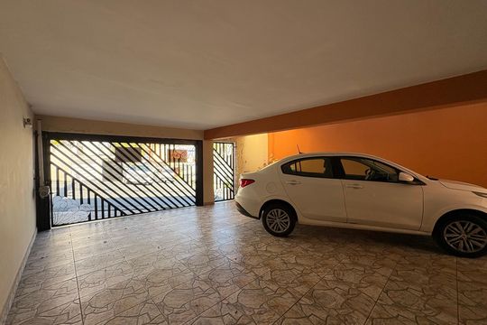 Garagem de casa à venda com 5 quartos, 320m² em Vila Valparaíso, Santo André