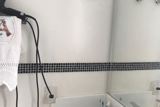 Banheiro de apartamento à venda com 2 quartos, 65m² em Vila Nova Conceição, São Paulo