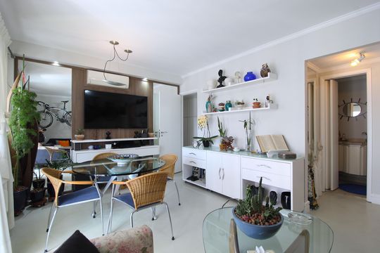 Sala de apartamento à venda com 3 quartos, 108m² em Indianópolis, São Paulo