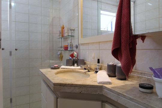 Banheiro Social de apartamento à venda com 3 quartos, 108m² em Indianópolis, São Paulo