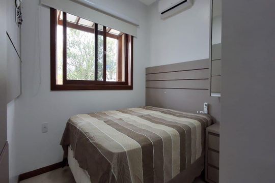 Quarto 1 de casa para alugar com 3 quartos, 260m² em Canasvieiras, Florianópolis