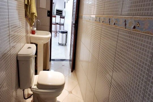 Banheiro de Serviço de casa para alugar com 3 quartos, 260m² em Canasvieiras, Florianópolis