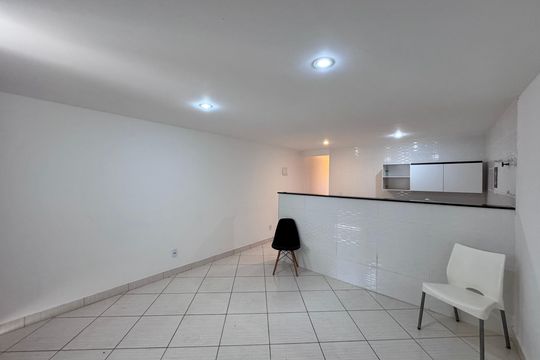 Sala de apartamento para alugar com 1 quarto, 50m² em Vargem Pequena, Rio de Janeiro