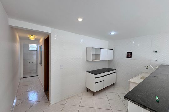 Cozinha de apartamento para alugar com 1 quarto, 50m² em Vargem Pequena, Rio de Janeiro