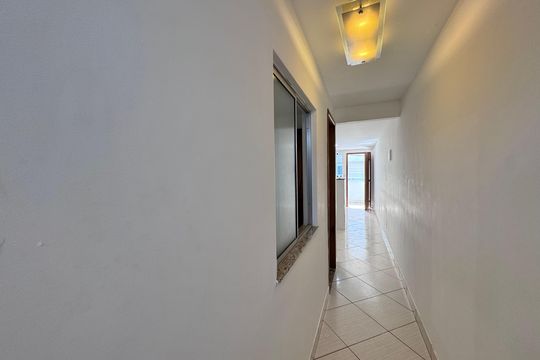 Corredor de apartamento para alugar com 1 quarto, 50m² em Vargem Pequena, Rio de Janeiro