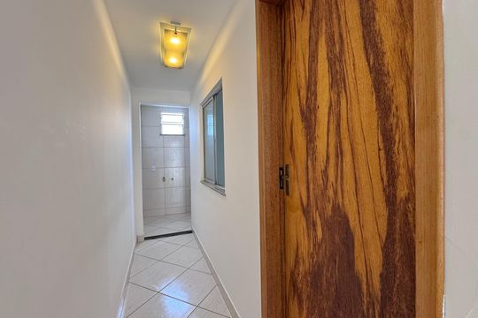 Corredor de apartamento para alugar com 1 quarto, 50m² em Vargem Pequena, Rio de Janeiro