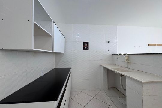 Cozinha de apartamento para alugar com 1 quarto, 50m² em Vargem Pequena, Rio de Janeiro