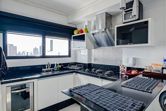 Cozinha de apartamento à venda com 3 quartos, 124m² em Vila Regente Feijó, São Paulo
