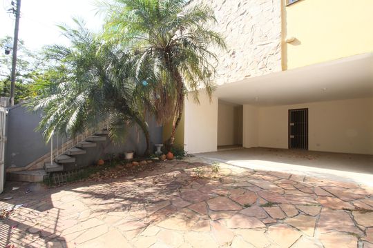 Garagem de casa à venda com 3 quartos, 250m² em Jardim Lar Sao Paulo, São Paulo