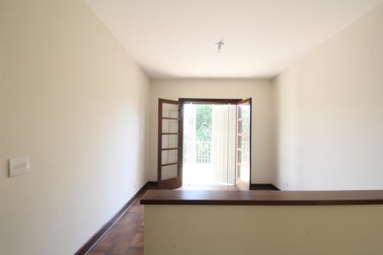 Corredor de casa à venda com 3 quartos, 250m² em Jardim Lar Sao Paulo, São Paulo