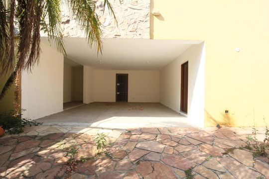 Garagem de casa à venda com 3 quartos, 250m² em Jardim Lar Sao Paulo, São Paulo