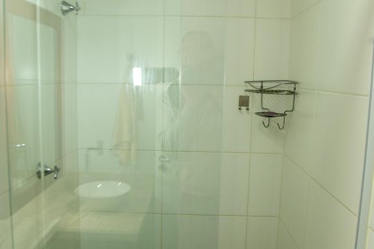 Banheiro da Suíte de apartamento para alugar com 1 quarto, 27m² em Jardim Caravelas, São Paulo