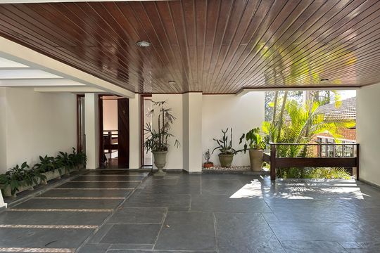 Fachada de casa de condomínio para alugar com 4 quartos, 400m² em Morada dos Pássaros, Barueri
