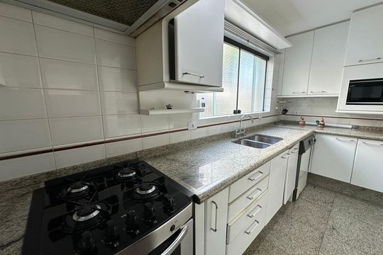 Cozinha de casa de condomínio para alugar com 4 quartos, 400m² em Morada dos Pássaros, Barueri