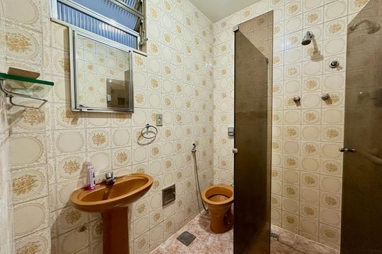Banheiro de apartamento para alugar com 1 quarto, 53m² em Catete, Rio de Janeiro