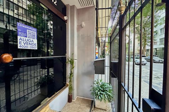Plaquinha instalada de apartamento para alugar com 1 quarto, 53m² em Catete, Rio de Janeiro