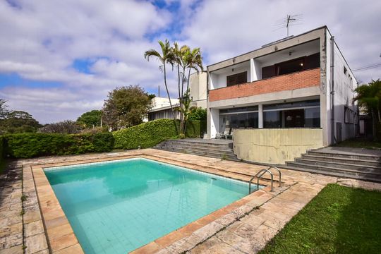 Fachada Posterior de casa à venda com 5 quartos, 316m² em Jardim Leonor, São Paulo