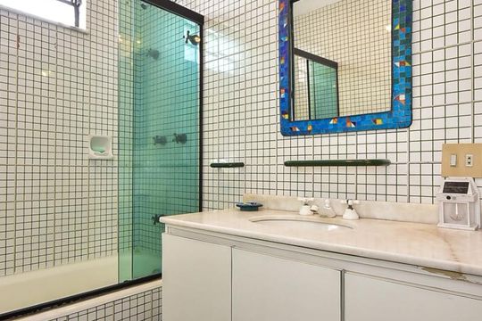 Banheiro de casa à venda com 5 quartos, 316m² em Jardim Leonor, São Paulo
