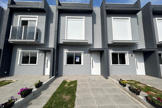 Fachada de casa à venda com 2 quartos, 67m² em São Jorge, Novo Hamburgo