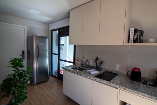 Cozinha de kitnet/studio para alugar com 1 quarto, 31m² em Jardim das Acacias, São Paulo