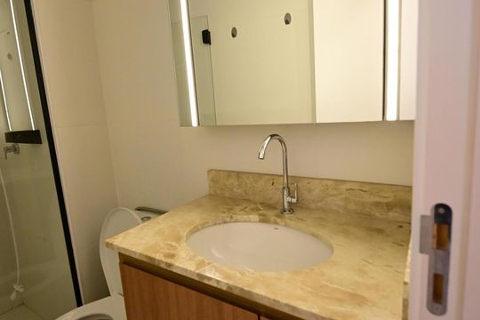 Banheiro de apartamento à venda com 2 quartos, 58m² em Setor Bela Vista, Goiânia