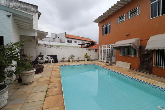 Área externa de casa à venda com 5 quartos, 356m² em Jardim Guanabara, Rio de Janeiro