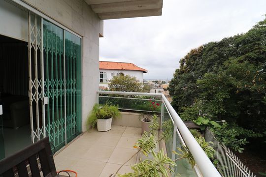 Varanda de casa à venda com 5 quartos, 356m² em Jardim Guanabara, Rio de Janeiro
