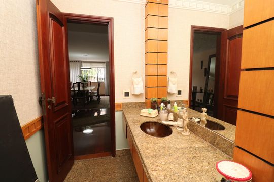 Lavabo da Sala 2 de casa à venda com 5 quartos, 356m² em Jardim Guanabara, Rio de Janeiro