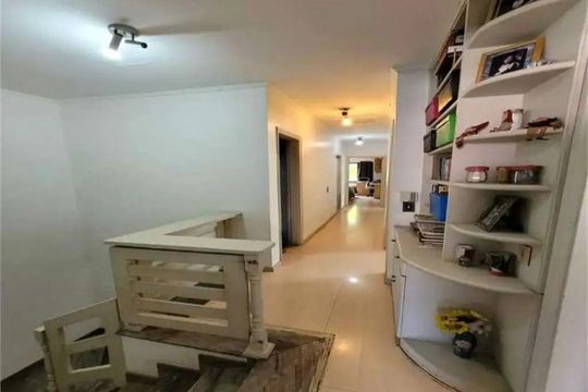 Escada de casa à venda com 6 quartos, 274m² em Lapa, São Paulo