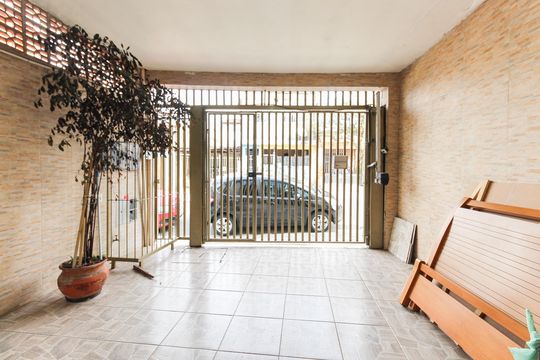 Garagem de casa para alugar com 3 quartos, 110m² em Vila Rosaria, São Paulo