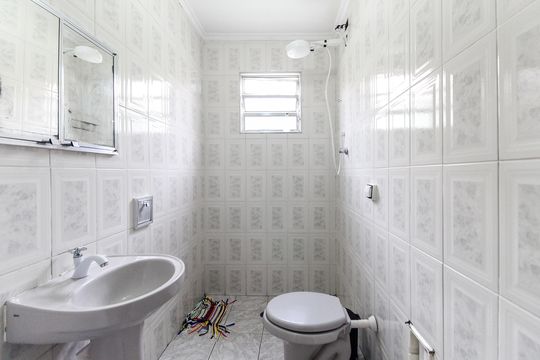 Banheiro 2 de casa para alugar com 3 quartos, 110m² em Vila Rosaria, São Paulo