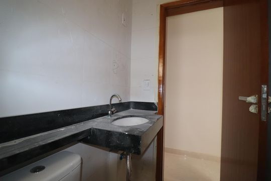 Banheiro  de apartamento à venda com 2 quartos, 47m² em Campestre, Santo André