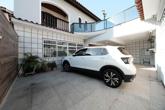 Garagem de casa para alugar com 6 quartos, 271m² em Jardim Ipanema(zona Leste), São Paulo