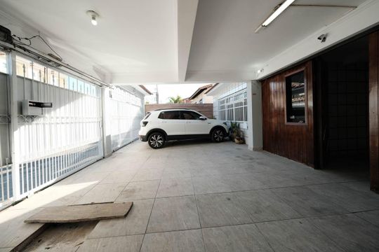 Garagem de casa para alugar com 6 quartos, 271m² em Jardim Ipanema(zona Leste), São Paulo