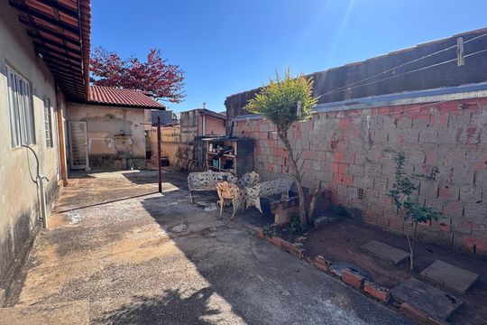 Quintal de casa à venda com 3 quartos, 360m² em Jardim Eulina, Campinas