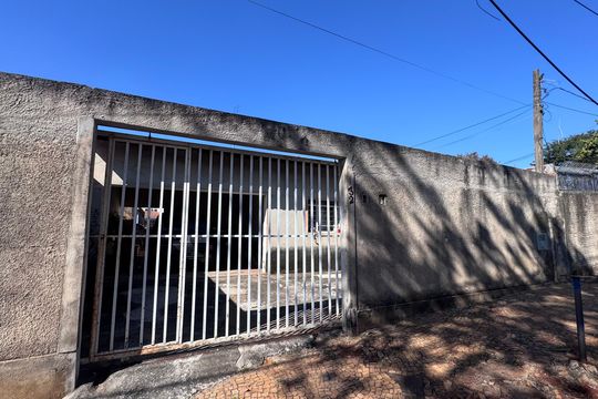 Fachada de casa à venda com 3 quartos, 360m² em Jardim Eulina, Campinas