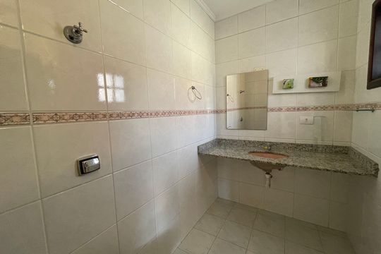 Banheiro da Suíte 2 de casa de condomínio para alugar com 4 quartos, 326m² em Granja Vianna cotia, Cotia