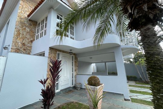Fachada de casa de condomínio para alugar com 4 quartos, 326m² em Granja Vianna cotia, Cotia