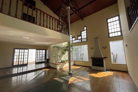Casa de Condomínio para alugar com 4 quartos, 326m² em Granja Vianna cotia, Cotia