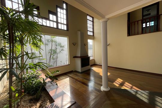 Sala 1 de casa de condomínio para alugar com 4 quartos, 326m² em Granja Vianna cotia, Cotia