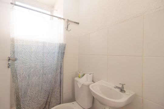Banheiro de apartamento para alugar com 2 quartos, 45m² em Campo Grande, Rio de Janeiro