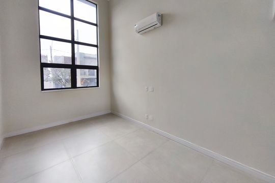 Sala de Estar de casa de condomínio à venda com 3 quartos, 260m² em Swiss Park, Campinas