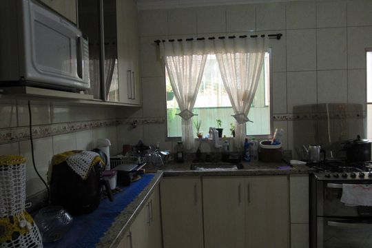 Cozinha de casa à venda com 2 quartos, 170m² em Veloso, Osasco