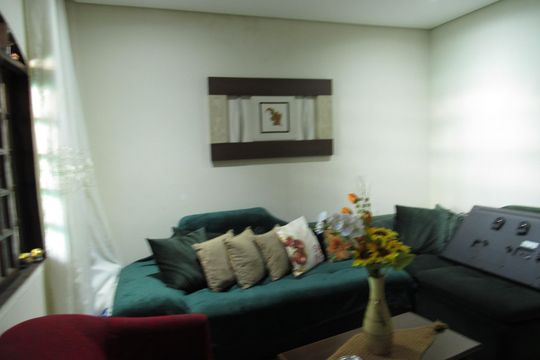 Sala de casa à venda com 2 quartos, 170m² em Veloso, Osasco