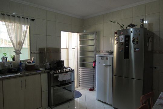 Cozinha de casa à venda com 2 quartos, 170m² em Veloso, Osasco