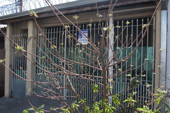 Fachada de casa à venda com 2 quartos, 170m² em Veloso, Osasco