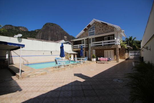 Área comum de casa de condomínio para alugar com 3 quartos, 600m² em Taquara, Rio de Janeiro