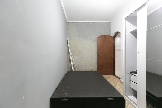 Suíte de casa à venda com 5 quartos, 220m² em Vila Carmosina, São Paulo